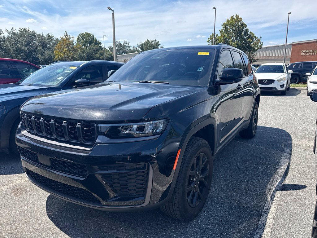 Used 2026 Jeep Grand Cherokee Altitude RWD image 2