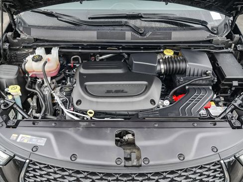 Used 2024 Chrysler Pacifica Touring-L image 26