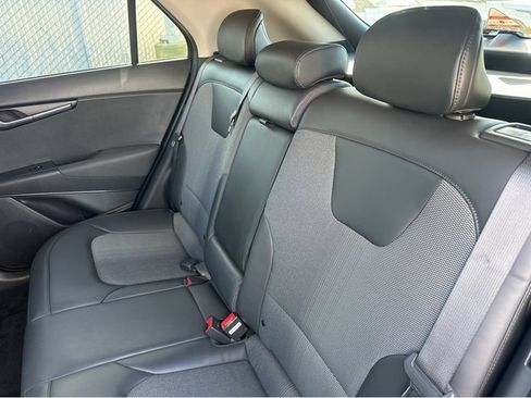 Used 2024 Kia Niro EX image 15