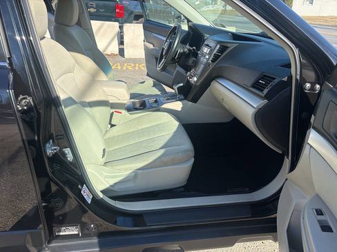 Used 2010 Subaru Outback 2.5i Premium image 20