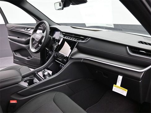 New 2025 Jeep Grand Cherokee Laredo image 25