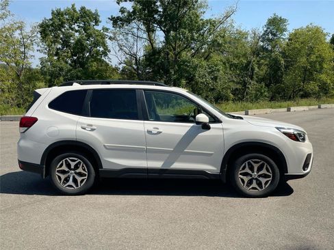 Used 2021 Subaru Forester Premium AWD/4WD image 3