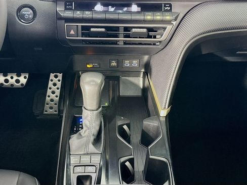 Used 2025 Toyota Camry SE w/ Convenience Package image 38