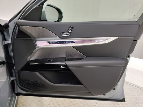 New 2026 BMW 740i w/ Premium Package image 27