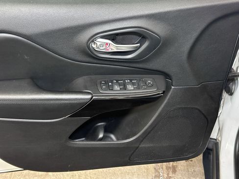 Used 2020 Jeep Cherokee Altitude image 22