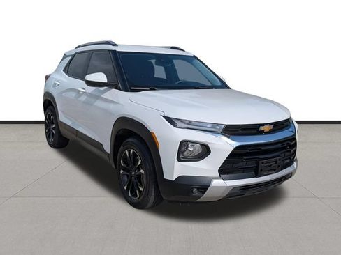 Used 2023 Chevrolet TrailBlazer LT w/ Convenience Package FWD image 3