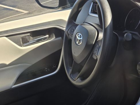 Certified 2021 Toyota RAV4 XLE image 18