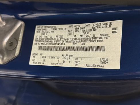 Used 2017 Ford Escape SE w/ Equipment Group 201A AWD/4WD image 9