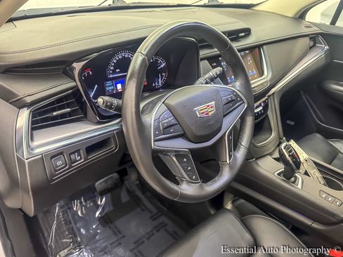 Used 2017 Cadillac XT5 Luxury w/ Driver Awareness Package AWD/4WD image 10
