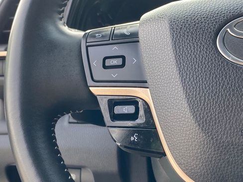 Used 2025 Toyota Crown Platinum image 17