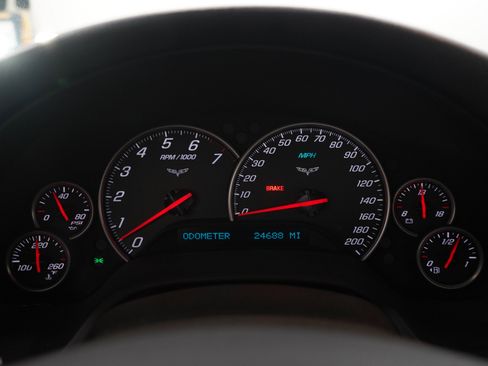 Used 2010 Chevrolet Corvette Convertible w/ Preferred Equipment Group RWD image 26