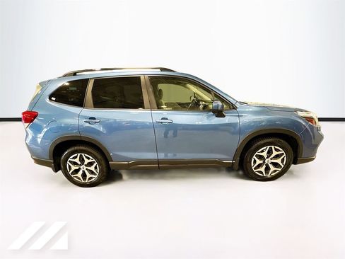 Used 2019 Subaru Forester Premium w/ All-Weather Package AWD/4WD image 4