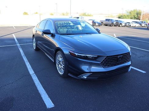 Used 2023 Honda Accord Touring image 3