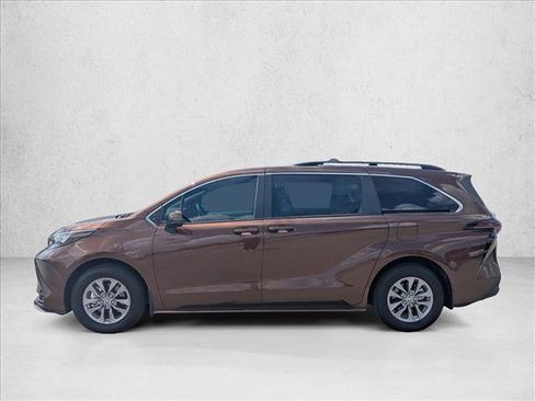 Used 2024 Toyota Sienna LE FWD image 8