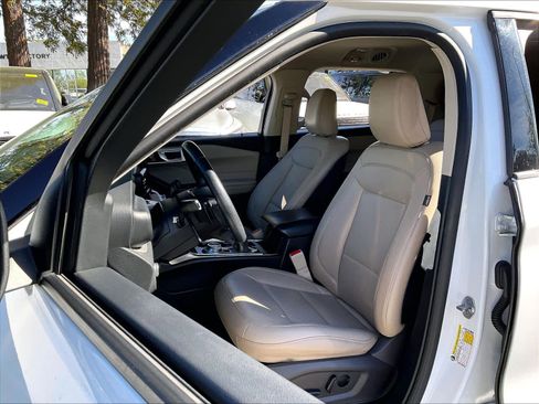 Used 2020 Ford Explorer XLT w/ Equipment Group 202A image 26