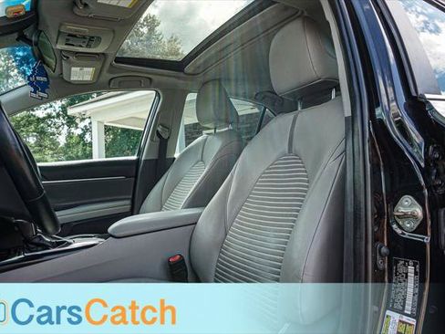 Used 2018 Toyota Camry SE w/ Moonroof Package FWD image 19