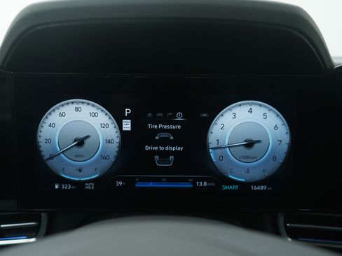 Used 2025 Hyundai Elantra SEL image 25