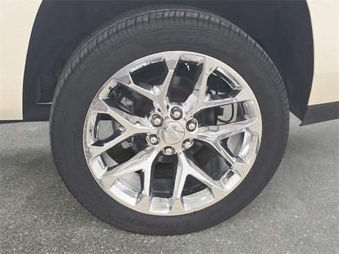 Used 2015 Cadillac Escalade Premium image 33