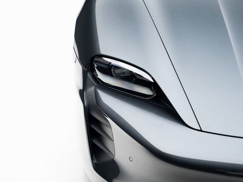 Used 2023 Porsche Taycan GTS image 11