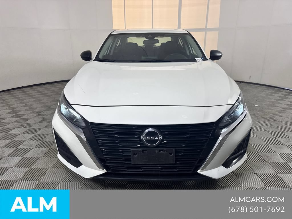 Used 2025 Nissan Altima 2.5 SV FWD image 2