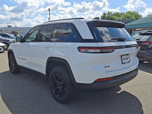 Used 2024 Jeep Grand Cherokee Altitude AWD/4WD image 28