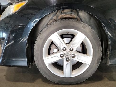 Used 2012 Toyota Camry SE FWD image 11
