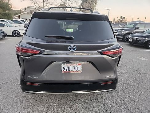Certified 2025 Toyota Sienna Limited image 4
