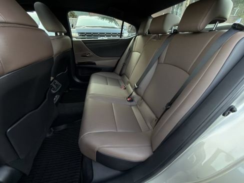 Used 2025 Lexus ES 350 w/ Premium Package FWD image 26