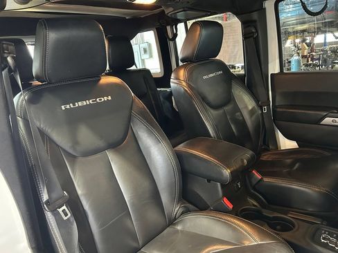 Used 2015 Jeep Wrangler Unlimited Rubicon AWD/4WD image 32