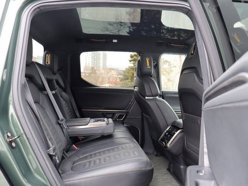 Used 2022 Rivian R1T Adventure image 17