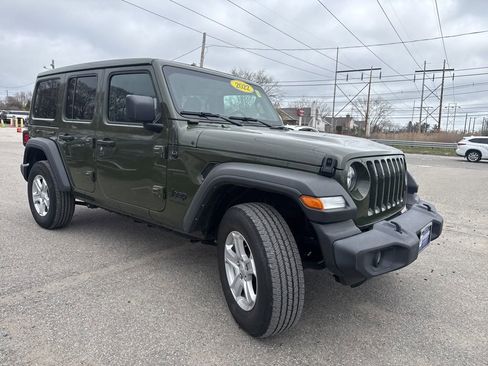 Used 2022 Jeep Wrangler Unlimited Sport w/ Sun And Sound Package AWD/4WD image 4