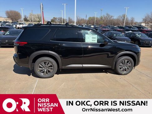 New 2026 Nissan Pathfinder SV image 6