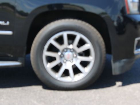Used 2020 GMC Yukon XL Denali RWD image 12
