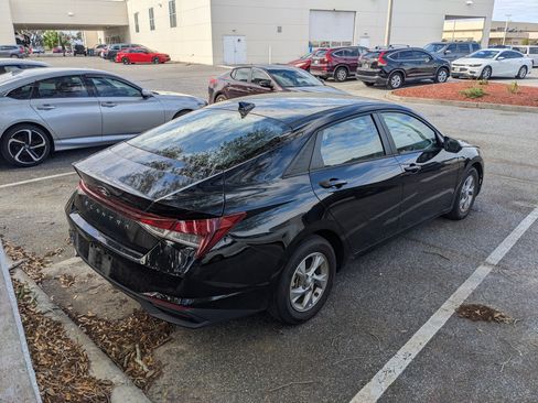 Used 2023 Hyundai Elantra SE image 8