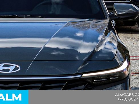 Used 2025 Hyundai Elantra SE image 15