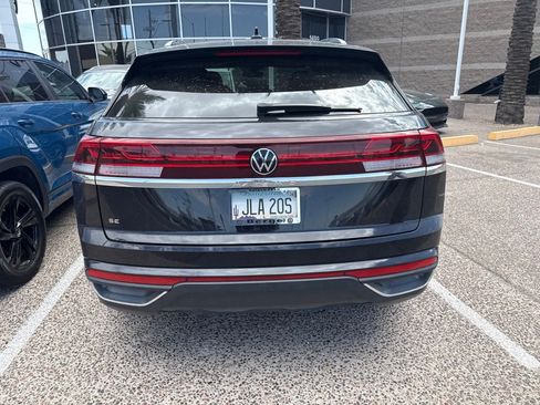 Used 2024 Volkswagen Atlas Cross Sport SE FWD image 8