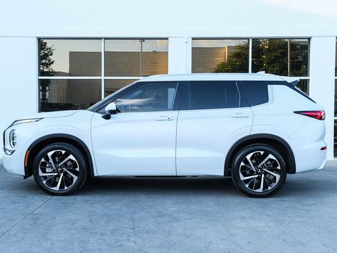 Used 2023 Mitsubishi Outlander SEL FWD image 16