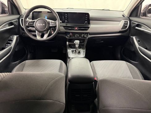 Used 2025 Kia Seltos LX AWD/4WD image 30
