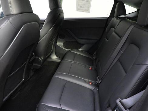 Used 2022 Tesla Model Y Long Range image 22