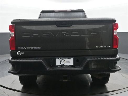 Used 2020 Chevrolet Silverado 2500 Custom w/ Custom Value Package image 5