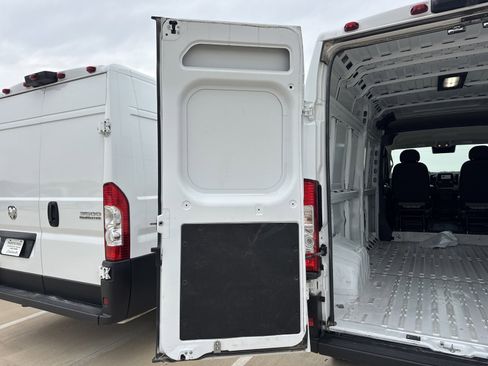 Used 2025 RAM ProMaster 2500 w/ Convenience Group FWD image 18