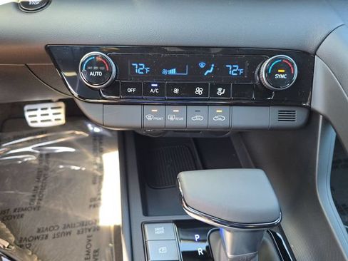 Used 2025 Hyundai Elantra Sport FWD image 18