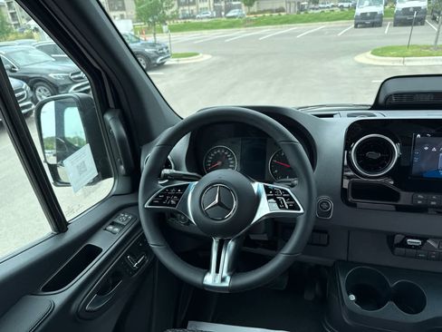 New 2025 Mercedes-Benz Sprinter 2500 image 21