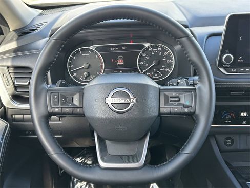 Certified 2025 Nissan Rogue SV image 25