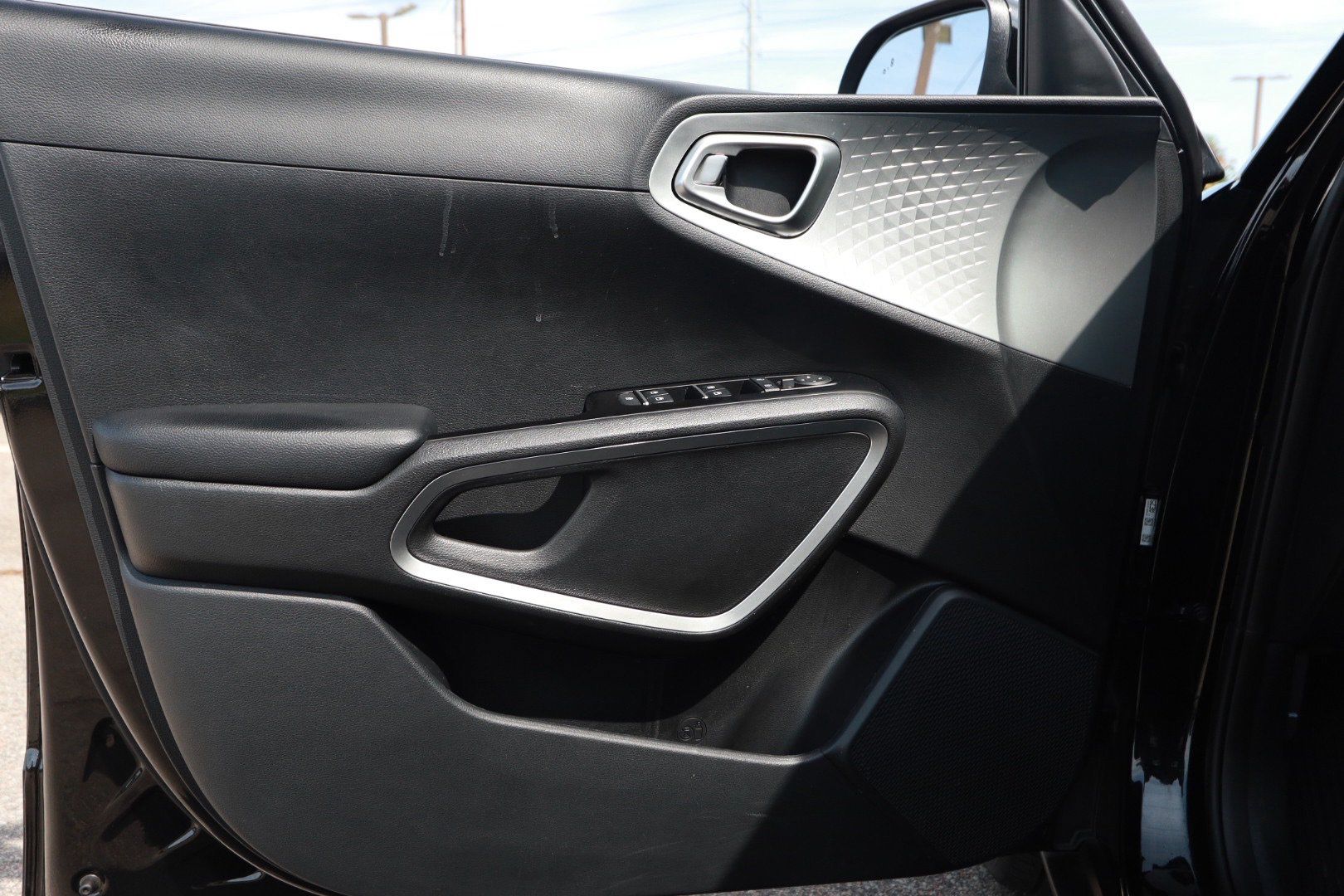 Used 2025 Kia Soul LX w/ LX Technology Package FWD image 21