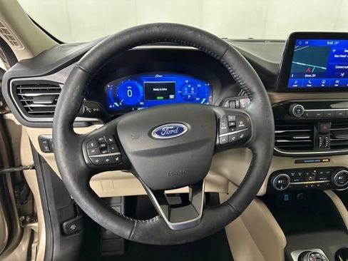 Used 2020 Ford Escape Titanium image 14