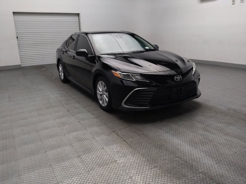 Used 2021 Toyota Camry LE w/ Carpet Mat Package (TMS) FWD image 13