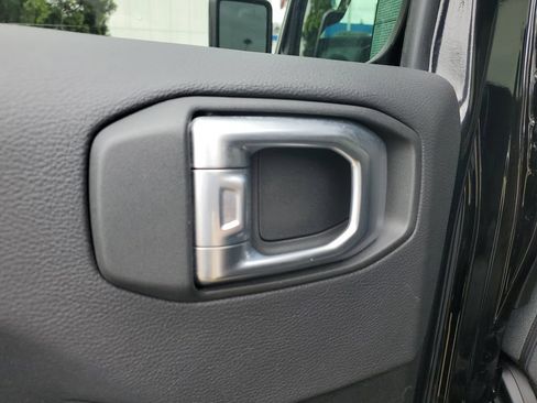Used 2024 Jeep Wrangler Unlimited Sahara AWD/4WD image 17