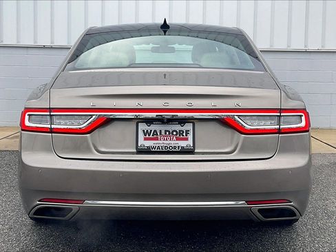 Used 2018 Lincoln Continental Select image 5