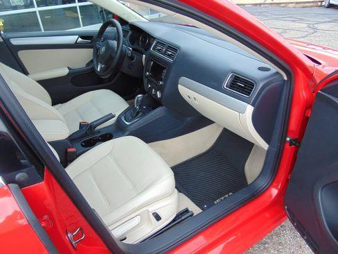 Used 2014 Volkswagen Jetta SE FWD image 5